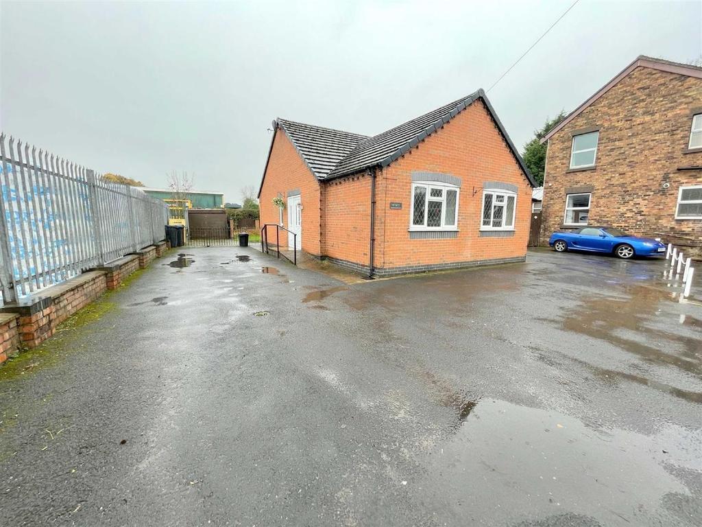 Barnfield Road, Leek 2 bed detached bungalow for sale £229,950