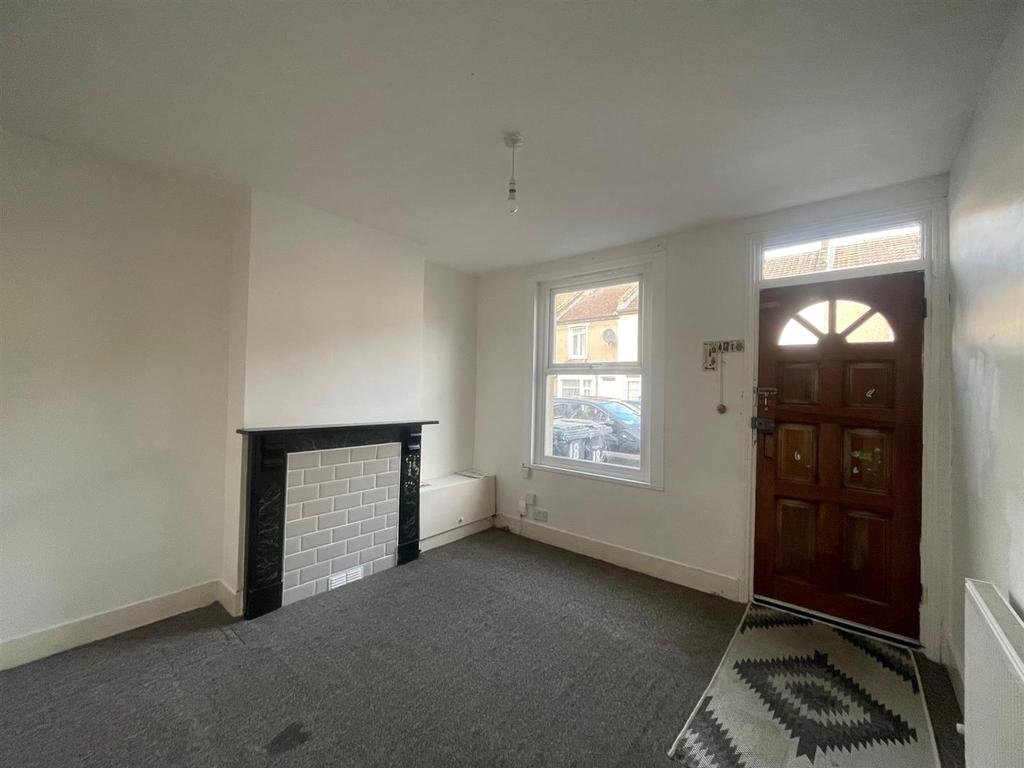 Nelson Road, Gravesend 2 bed terraced house £1,000 pcm (£231 pw)