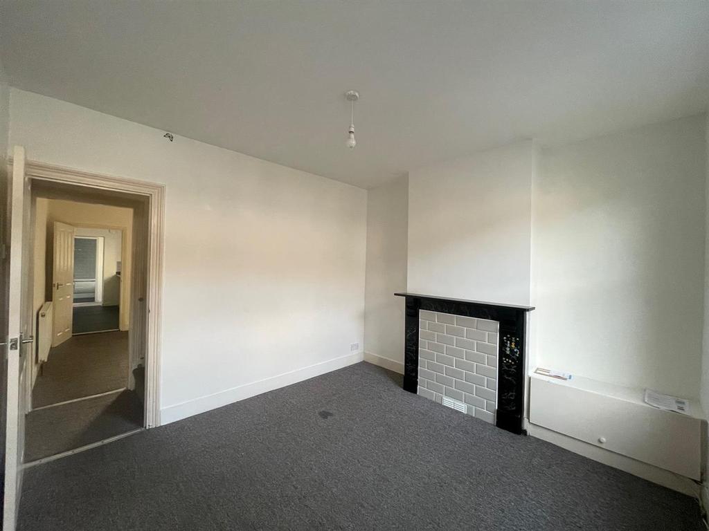 Nelson Road, Gravesend 2 bed terraced house £1,000 pcm (£231 pw)