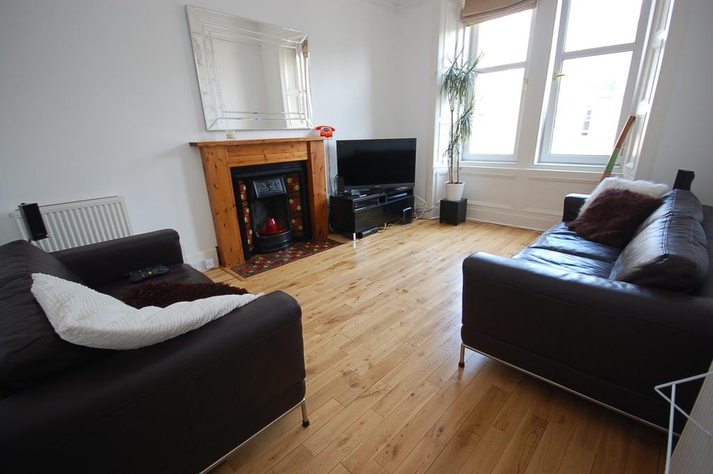Lorne Street Edinburgh EH6 8QG United... 2 bed flat £1,050 pcm (£242 pw)