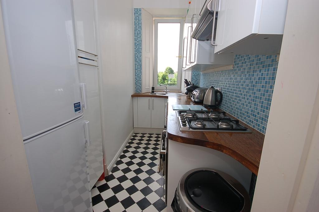 Lorne Street Edinburgh EH6 8QG United... 2 bed flat £1,050 pcm (£242 pw)