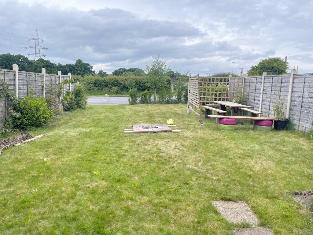 Blackfield Road, Fawley, Southampton... 2 bed flat £900 pcm (£208 pw)