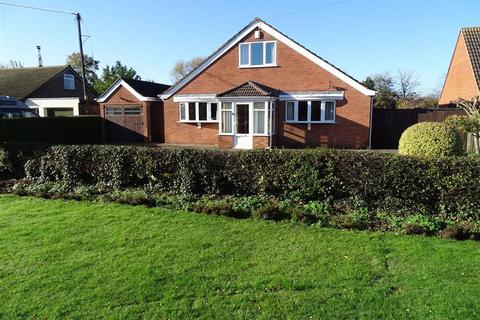 4 bedroom detached house for sale - Dovecote Lane: Yaxley