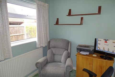 4 bedroom detached house for sale - Dovecote Lane: Yaxley