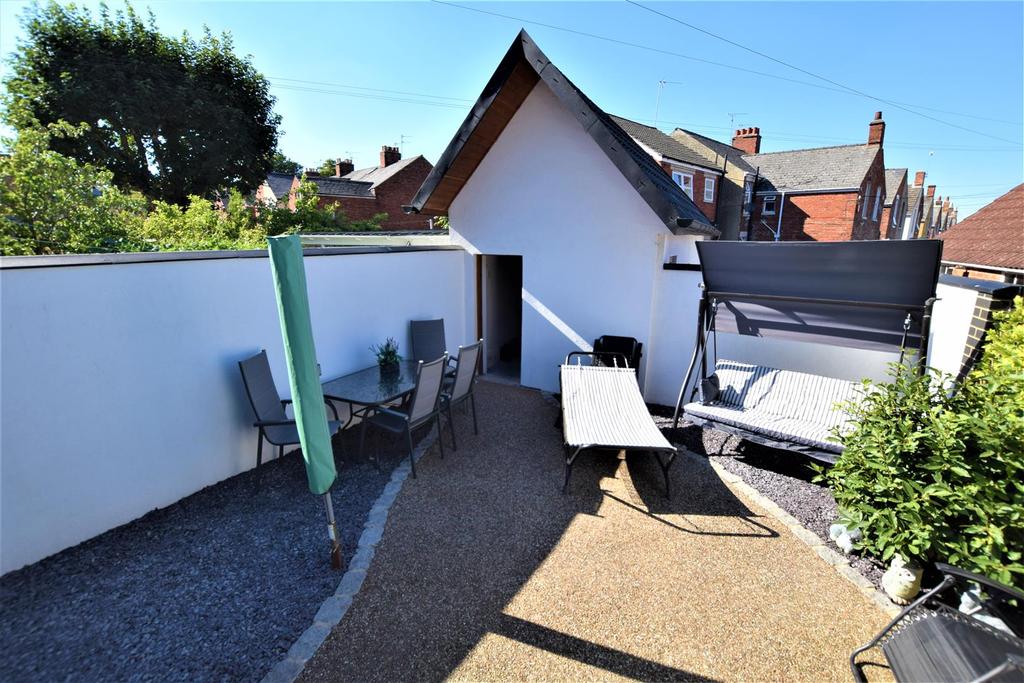 Groundwell Road, Swindon 4 bed terraced house for sale £400,000