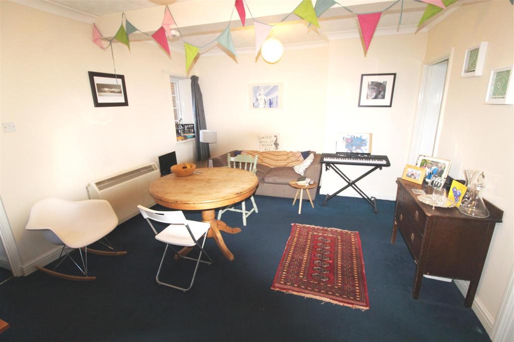 The Maltings, Royal Wootton Bassett 1 bed apartment £550 pcm (£127 pw)