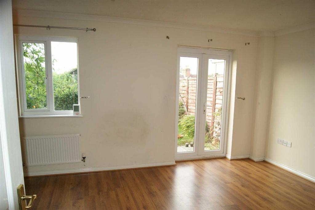 St Austell Way, Churchward, Swindon 4 bed townhouse £1,200 pcm (£277 pw)