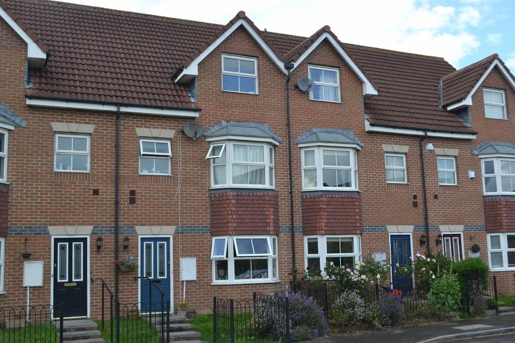 St Austell Way, Churchward, Swindon 4 bed townhouse £1,200 pcm (£277 pw)