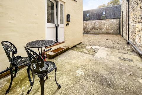 The Garden Flat, 3 Bull Pit, Bradford-on-avon, BA15 1NB