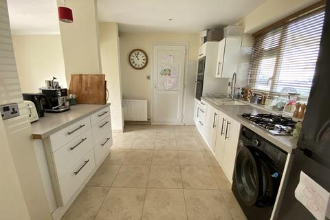 9 Avon Close, Bradford-on-avon, BA15 1JJ