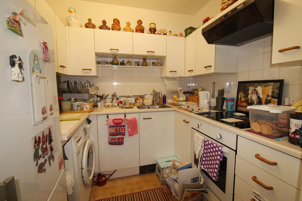 Raleigh Court 1 bed apartment for sale £90,000