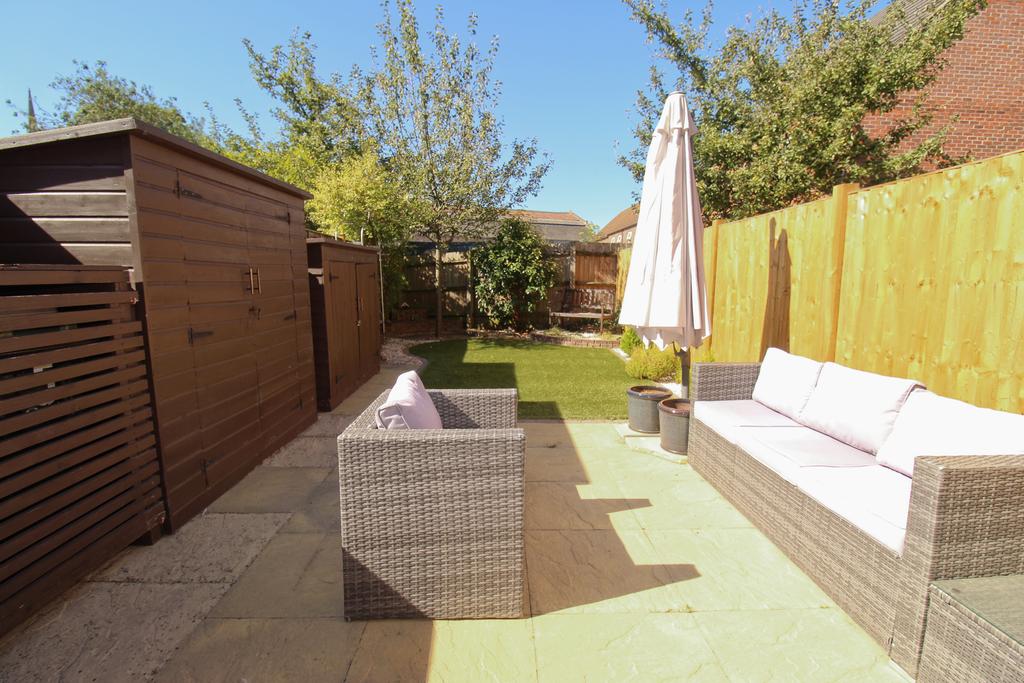 St James Gardens 4 bed semidetached house £290,000