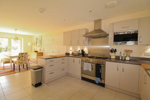 1 Centenary Close, Hilperton, Trowbridge, BA14 7XG
