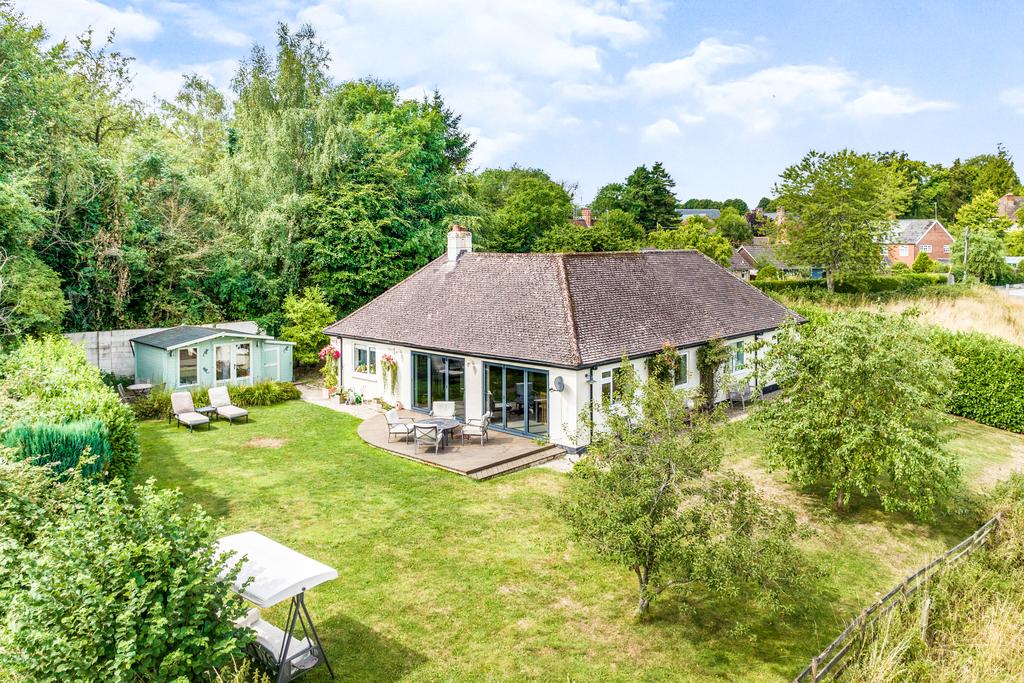 Russell Mill Lane, Littleton Panell 4 bed bungalow for sale £585,000