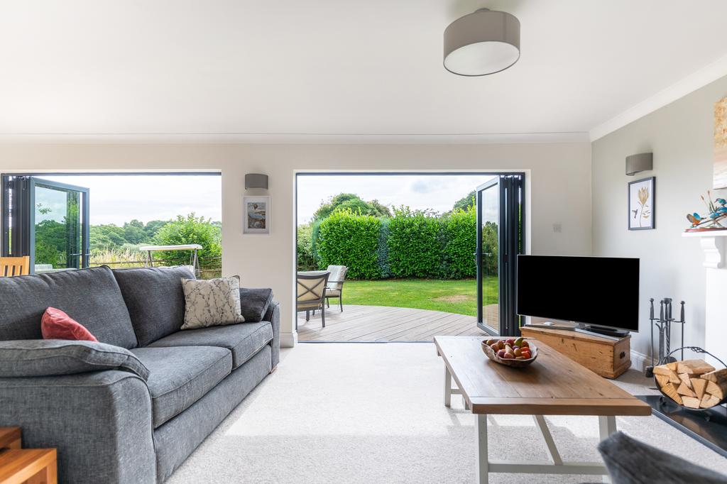 Russell Mill Lane, Littleton Panell 4 bed bungalow for sale £585,000