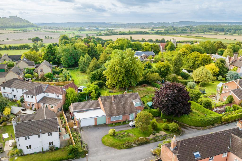 Upton Scudamore, Nr Warminster 5 bed detached house £650,000