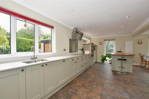 22 Heymede, Leatherhead, KT22 8PG