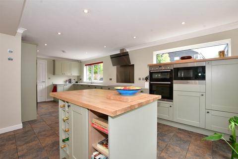 22 Heymede, Leatherhead, KT22 8PG