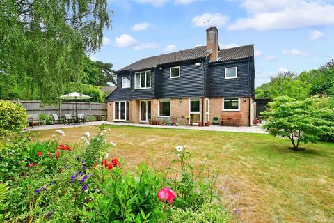 22 Heymede, Leatherhead, KT22 8PG