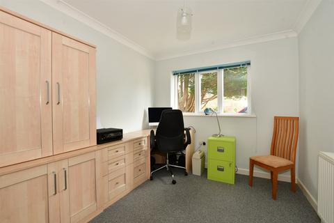 22 Heymede, Leatherhead, KT22 8PG