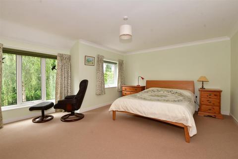 22 Heymede, Leatherhead, KT22 8PG