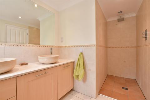 22 Heymede, Leatherhead, KT22 8PG