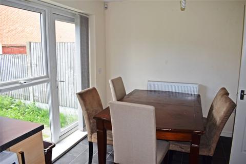 4 bedroom terraced house to rent, Denewell Avenue, Manchester, M13