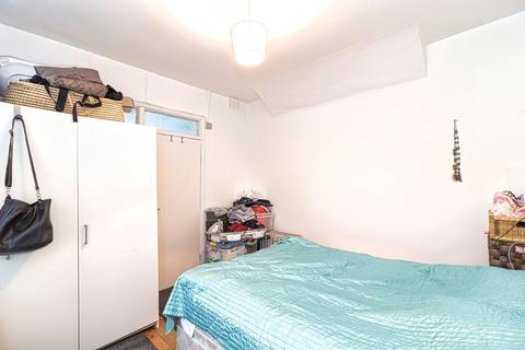 Flat 2, 6 Hastings Road, Southend-on-sea, SS1 2DR