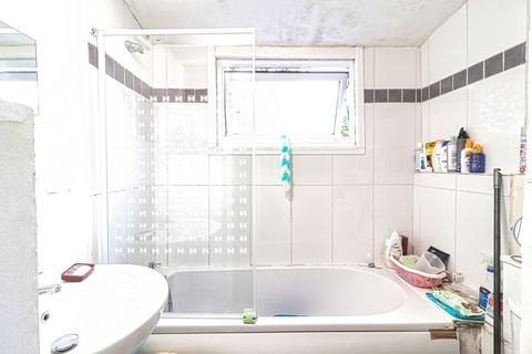 Flat 2, 6 Hastings Road, Southend-on-sea, SS1 2DR