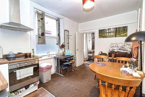 Flat 2, 6 Hastings Road, Southend-on-sea, SS1 2DR