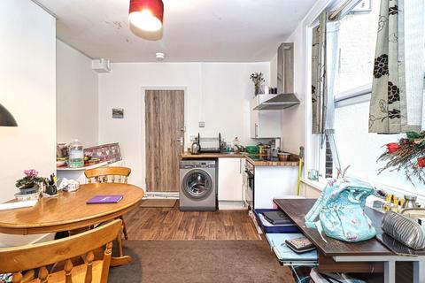 Flat 2, 6 Hastings Road, Southend-on-sea, SS1 2DR