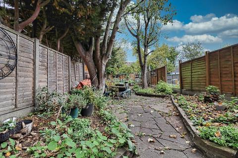 Flat 2, 6 Hastings Road, Southend-on-sea, SS1 2DR