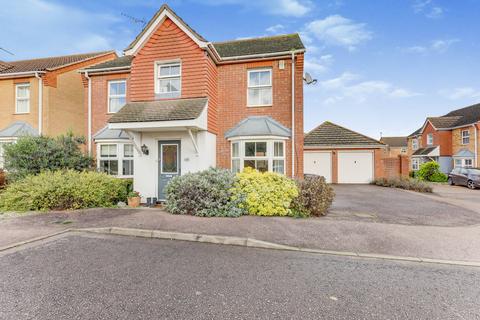 4 bedroom detached house for sale - Laburnum Way, Rayleigh, SS6