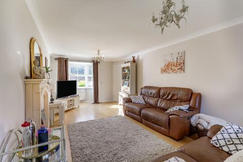 4 bedroom detached house for sale, Laburnum Way, Rayleigh, SS6