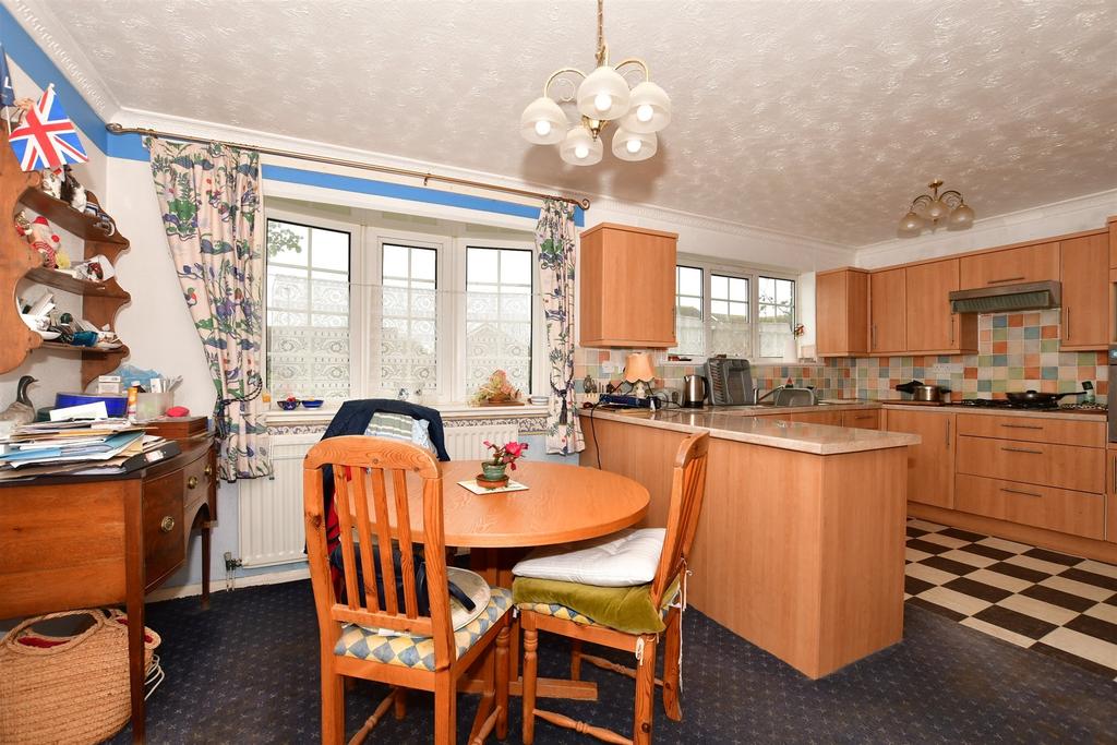 Cherry Gardens, Littlestone, New Romney, Kent 4 bed detached house for