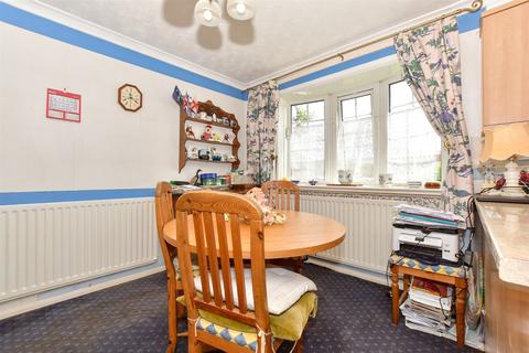 5 Cherry Gardens, Littlestone, New Romney, TN28 8QR