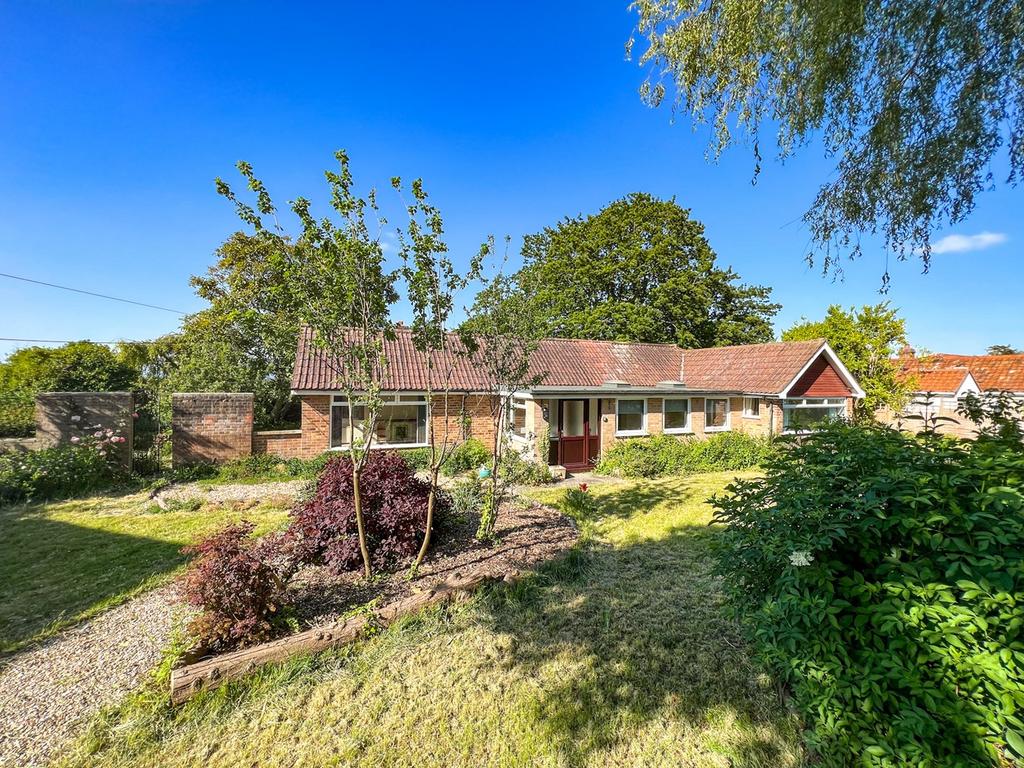 The Walnuts, Chilton Polden, TA7 3 bed detached bungalow £480,000