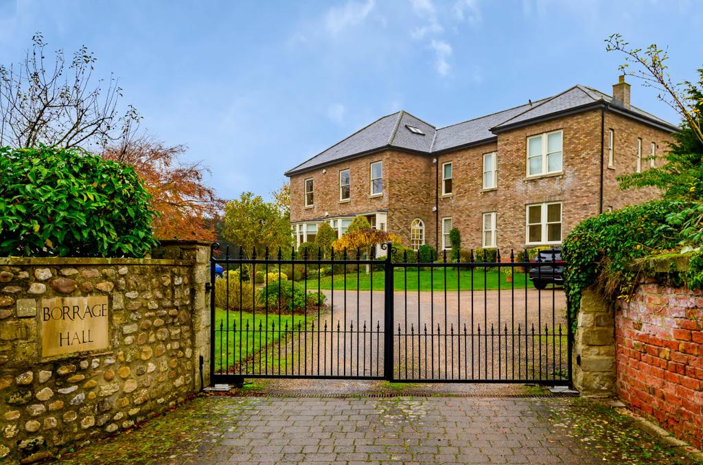 Borrage Lane, Ripon, North Yorkshire, UK, HG4 2 bed apartment for sale £275,000