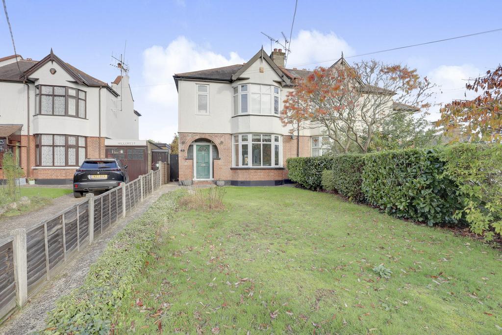 Great Wheatley Road, Rayleigh, SS6 3 bed semidetached house £500,000