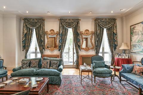4 bedroom flat for sale, Lowndes Square, London