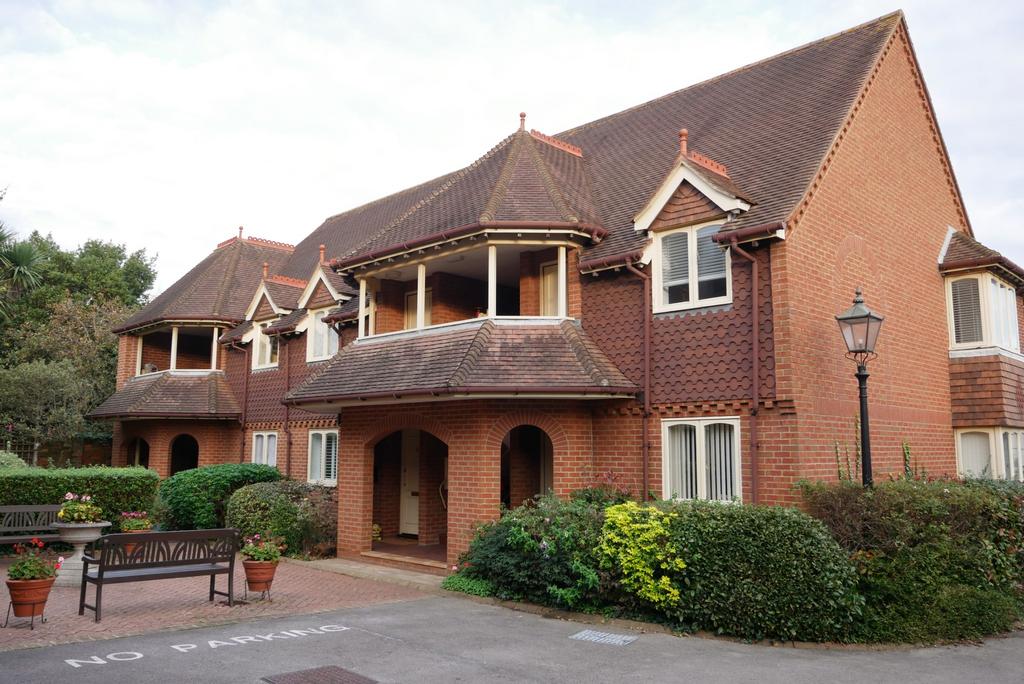 HIGH STREET, FAREHAM 1 bed retirement property £140,000