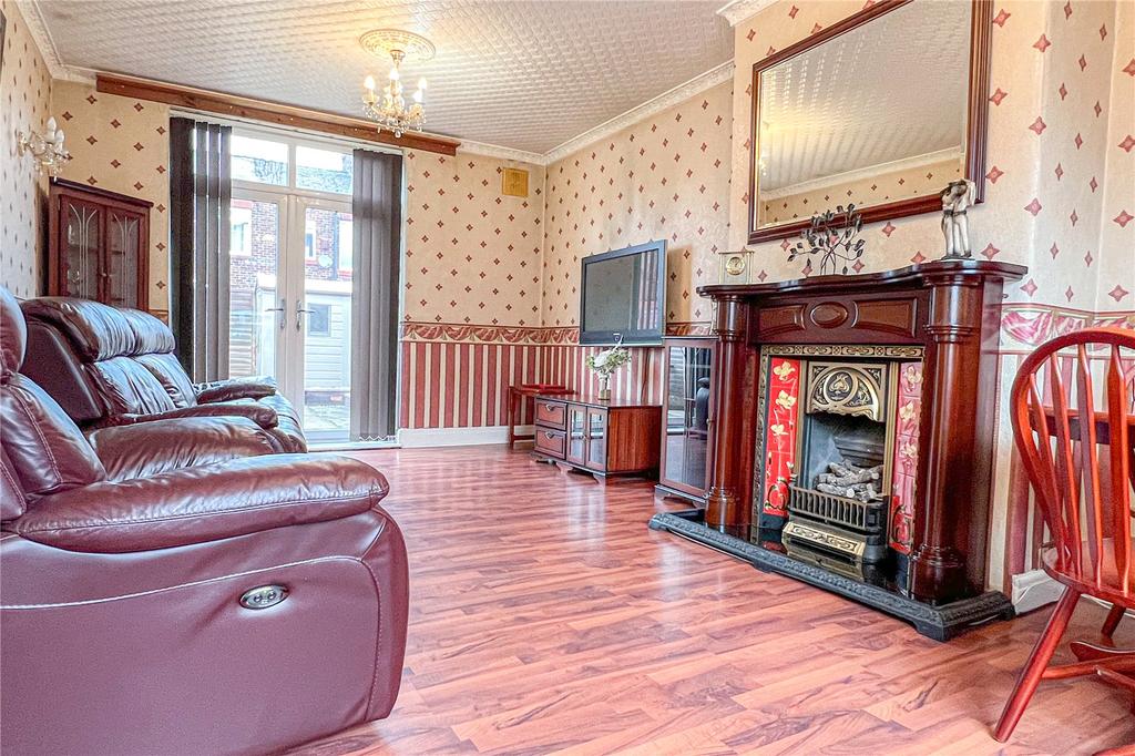 Chestnut Street, Chadderton, Oldham, OL9 3 bed terraced house £140,000