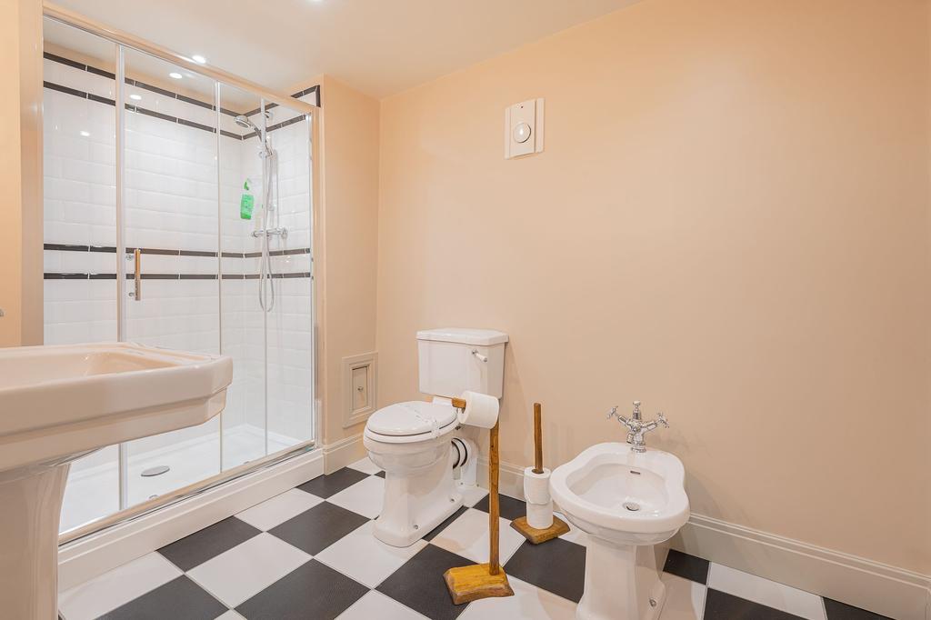 Sandwath Cottage Bathroom