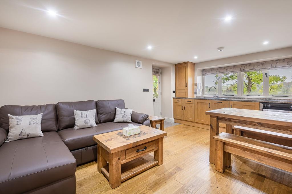 Sandwath Cottage Living/Dining Area