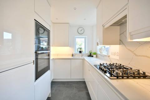 28 George Road, New Malden, KT3 6BU
