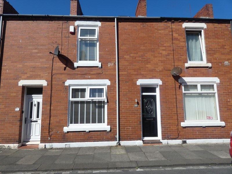 Woodbine Terrace, Blyth... 2 bed terraced house £595 pcm (£137 pw)
