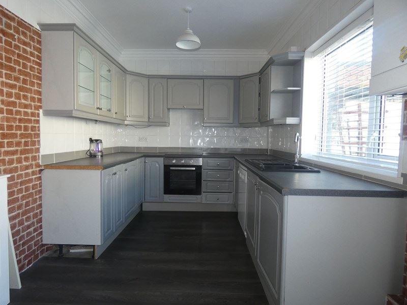 Woodbine Terrace, Blyth... 2 bed terraced house £595 pcm (£137 pw)
