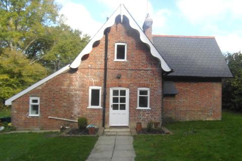 3 bedroom detached house to rent - Holtye Road, East Grinstead, West Sussex, RH19