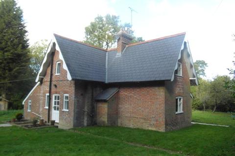 3 bedroom detached house to rent - Holtye Road, East Grinstead, West Sussex, RH19