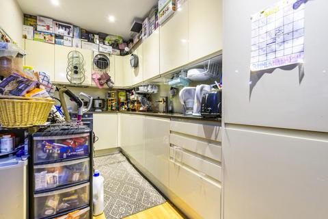 2 bedroom flat for sale, Sunbury-On-Thames,  Surrey,  TW16